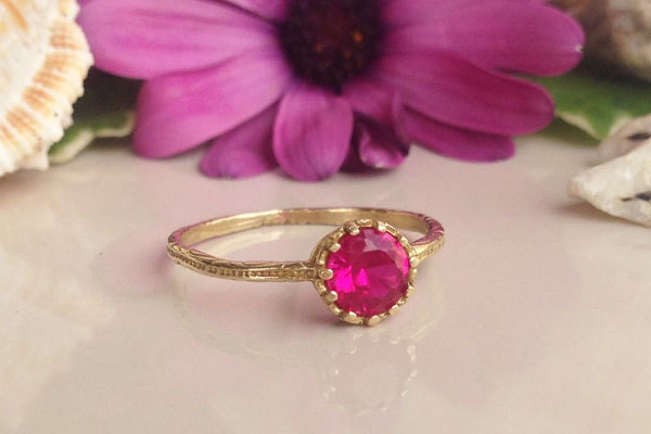 Rubin Ring - Gold Stapel Fuchsia Zarter Juli Geburtsstein Runder von HolyLandJewelry