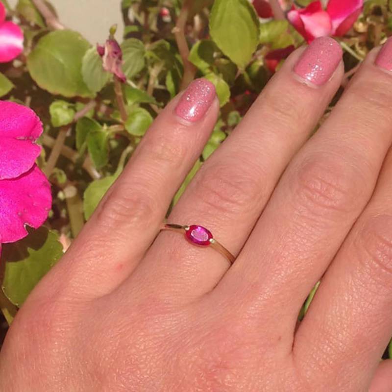 Rubin Ring - Gold Stapel Zarte Fuchsie Juli Geburtsstein Prong von HolyLandJewelry