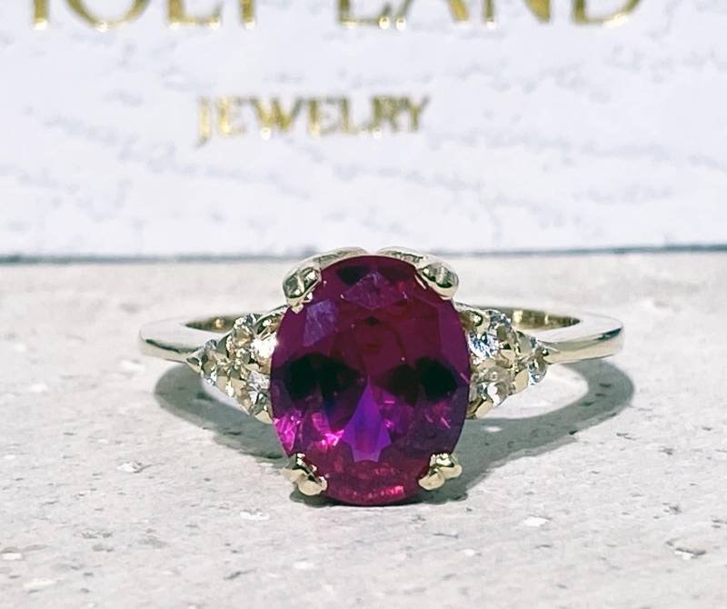 Rubin Ring - Goldring Juli Geburtsstein Edelstein Band Statement Verlobungsring Oval Prong Cocktail von HolyLandJewelry