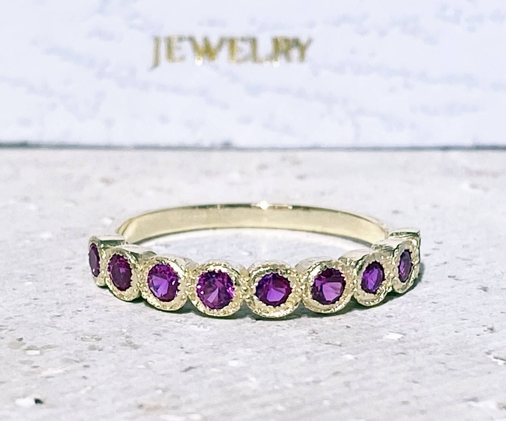 Rubin Ring - Goldring Stapelring Zierlicher Fuchsia Juli Geburtsstein Zarter Schlichter Schmuck von HolyLandJewelry