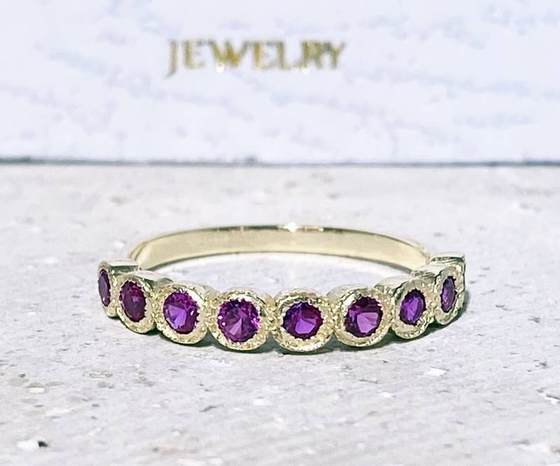 Rubin Ring - Goldring Stapelring Zierlicher Fuchsia Juli Geburtsstein Zarter Schlichter Schmuck von HolyLandJewelry