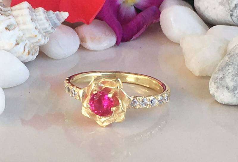 Rubin Ring - Juli Geburtsstein Edelstein Kamelie Blumen Statement Goldring Verlobungsring Vintage Rubin Ring - Juli Geburtsstein Edelstein Kamelie Blumen Statement Goldring Verlobungsring Vintage von HolyLandJewelry