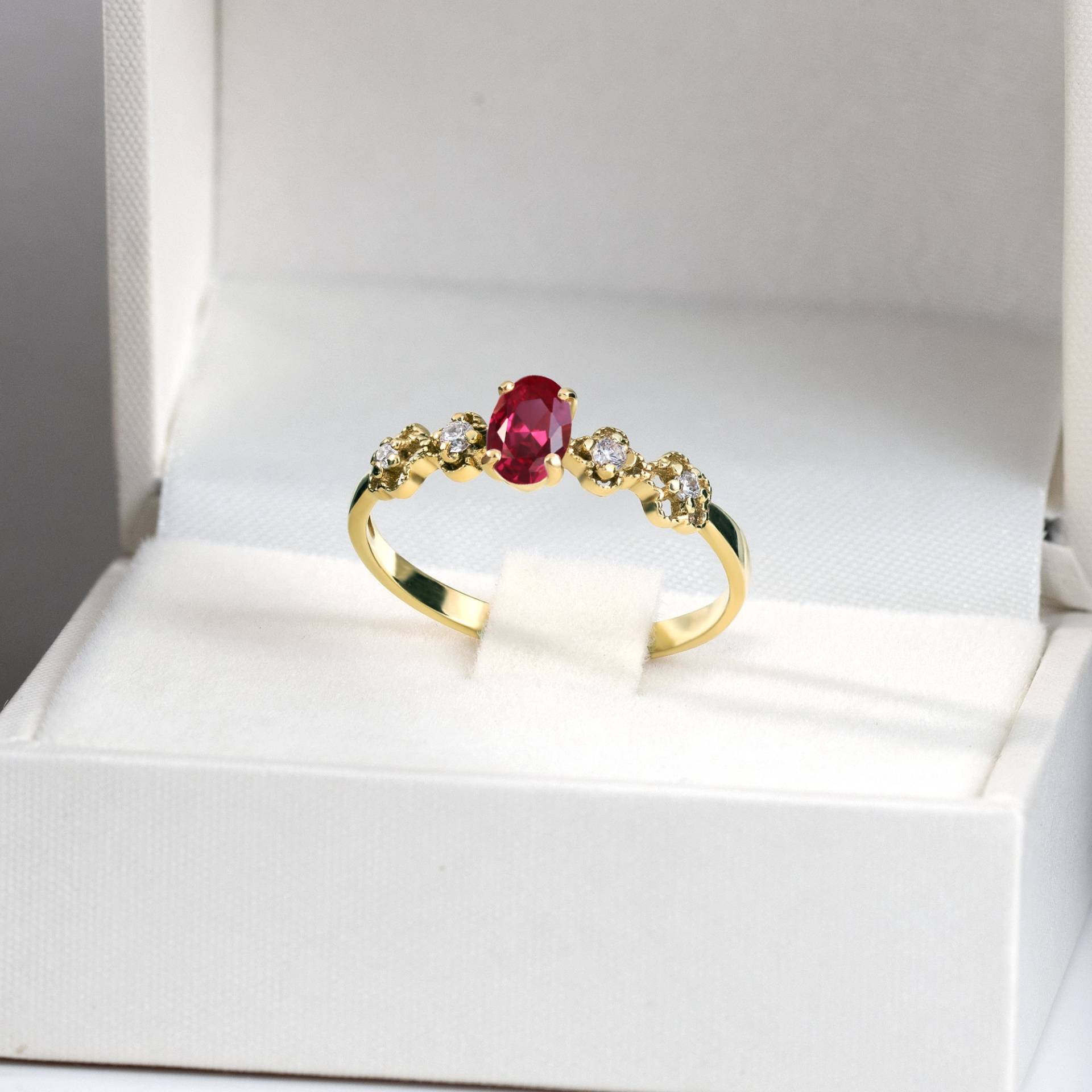 Rubin Ring - Juli Geburtsstein Gold Blumen Stapel Edelstein Fuchsie Schlichter Zarter Prong von HolyLandJewelry