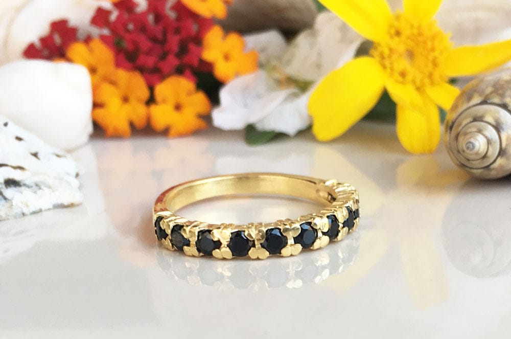 Schwarz Onyx Ring - Dezember Geburtsstein Gold Stapel Prong Set Edelstein Band Schmuck Zierlicher von HolyLandJewelry