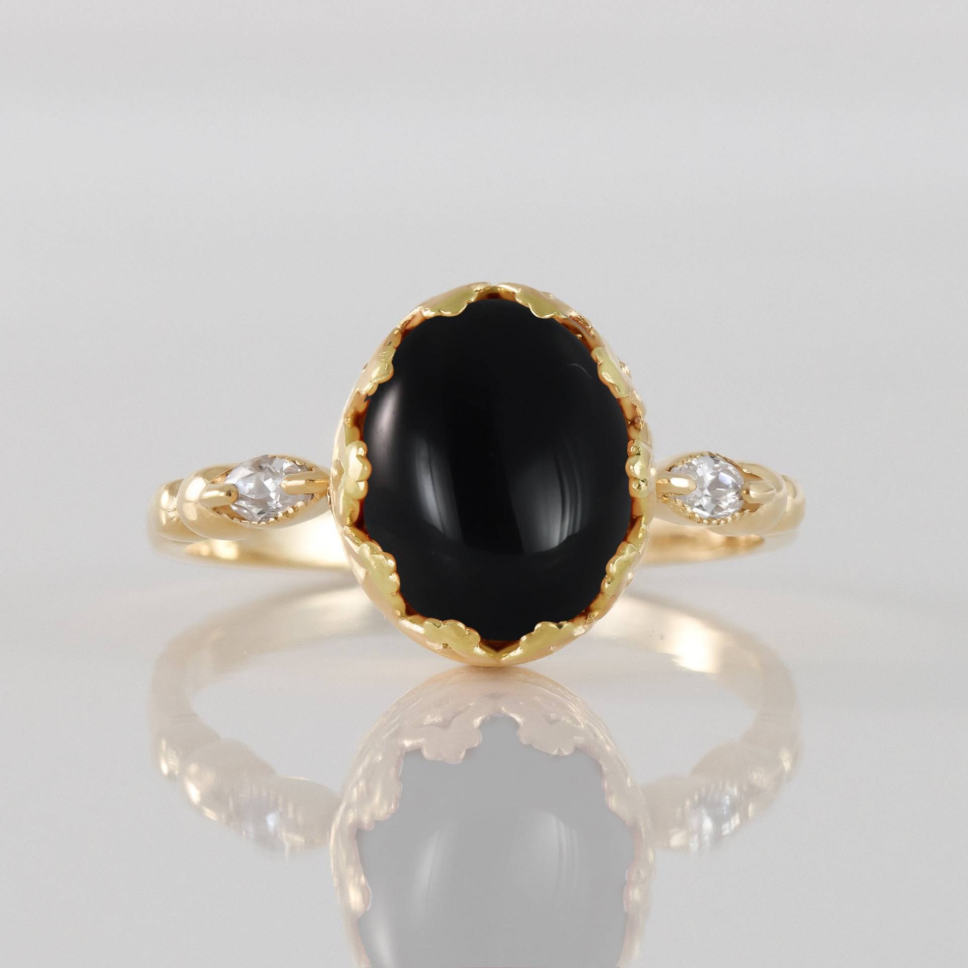 Schwarzer Onyx Ring - Dezember Geburtsstein Statement Gold Oval Lünetten Edelstein Zierlicher von HolyLandJewelry