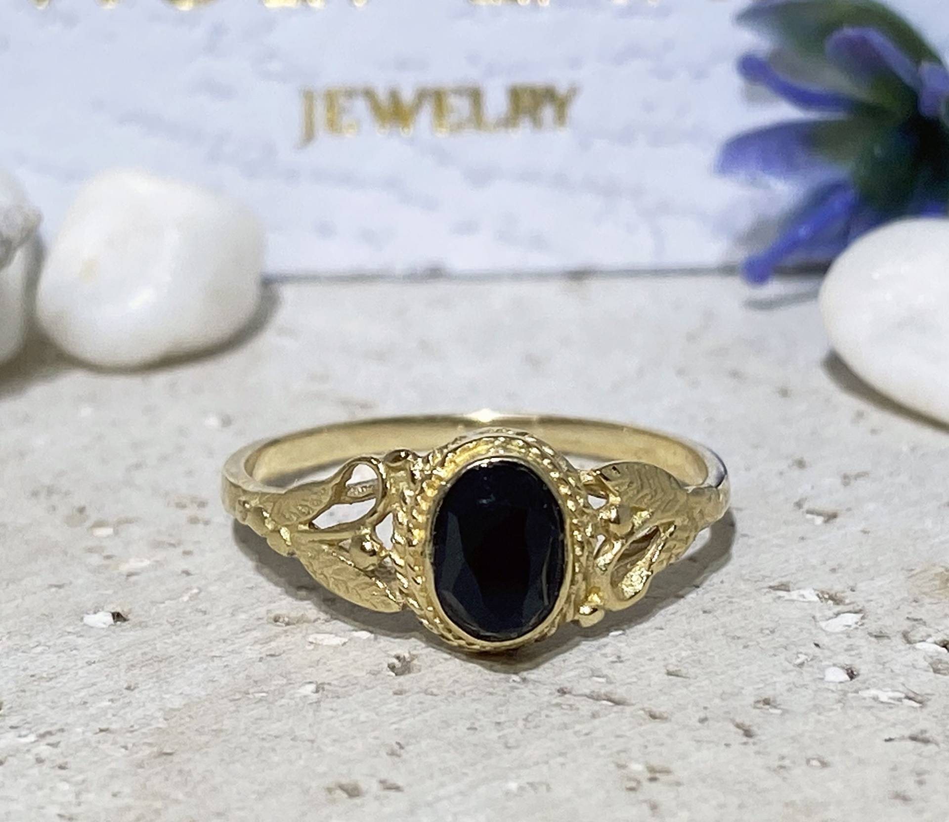 Schwarzer Onyx Ring - Echter Edelstein Gold Winziger Schlichter Schmuck Zarter Spitzenring Filigraner Stein Schwarzer Onyx Ring - Echter Edelstein Gold Winziger Schlichter Schmuck Zarter Spitzenring Filigraner Stein von HolyLandJewelry