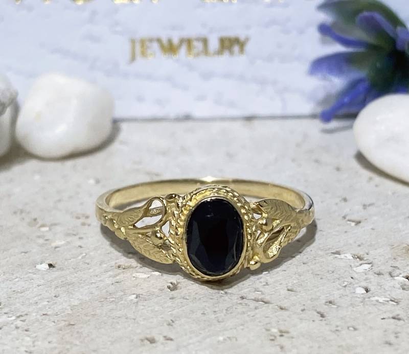 Schwarzer Onyx Ring - Echter Edelstein Gold Winziger Schlichter Schmuck Zarter Spitzenring Filigraner Stein von HolyLandJewelry