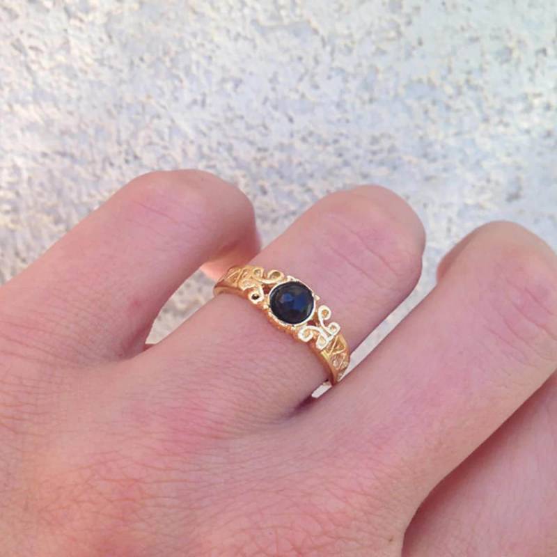 Schwarzer Onyx Ring - Gold Dezember Edelstein Schlichter Schmuck Filigraner Spitzen Zierlicher von HolyLandJewelry