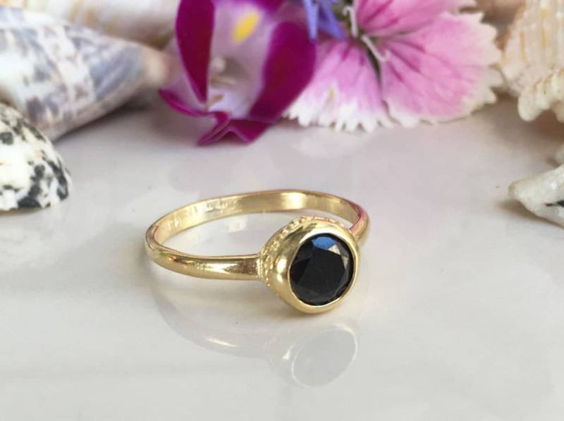 Schwarzer Onyx Ring - Goldring Facettierter Schlichter Stapelring Onyxring Runder Schwarzer Onyx Ring - Goldring Facettierter Schlichter Stapelring Onyxring Runder von HolyLandJewelry