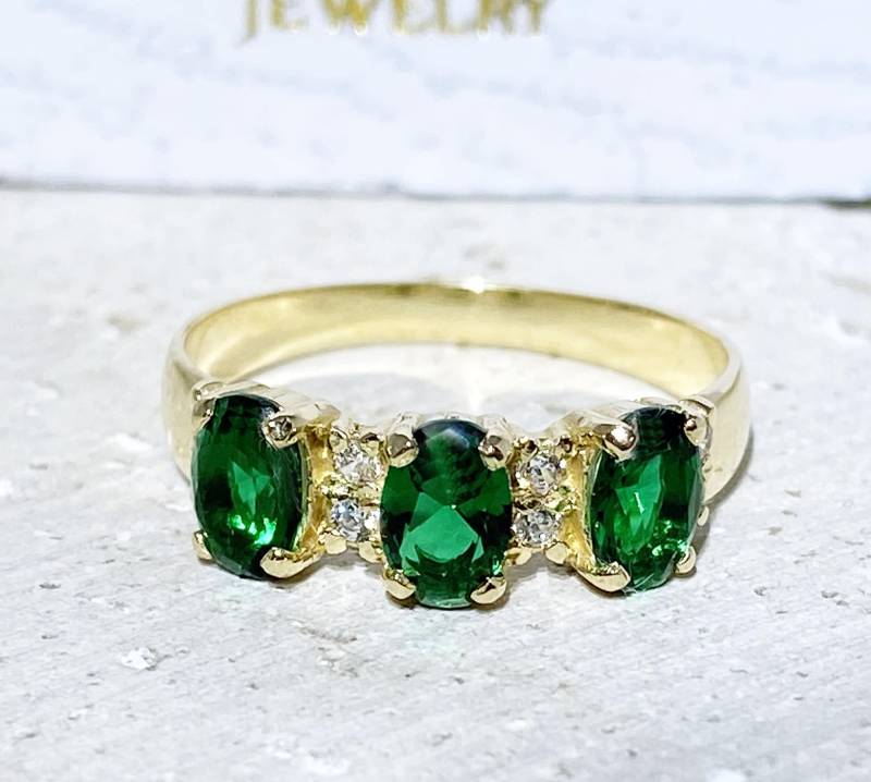 Smaragd Ring - Mai Geburtsstein Gold Verlobungsring Goldring Edelstein Stapelring Grüner Smaragd Ring - Mai Geburtsstein Gold Verlobungsring Goldring Edelstein Stapelring Grüner von HolyLandJewelry