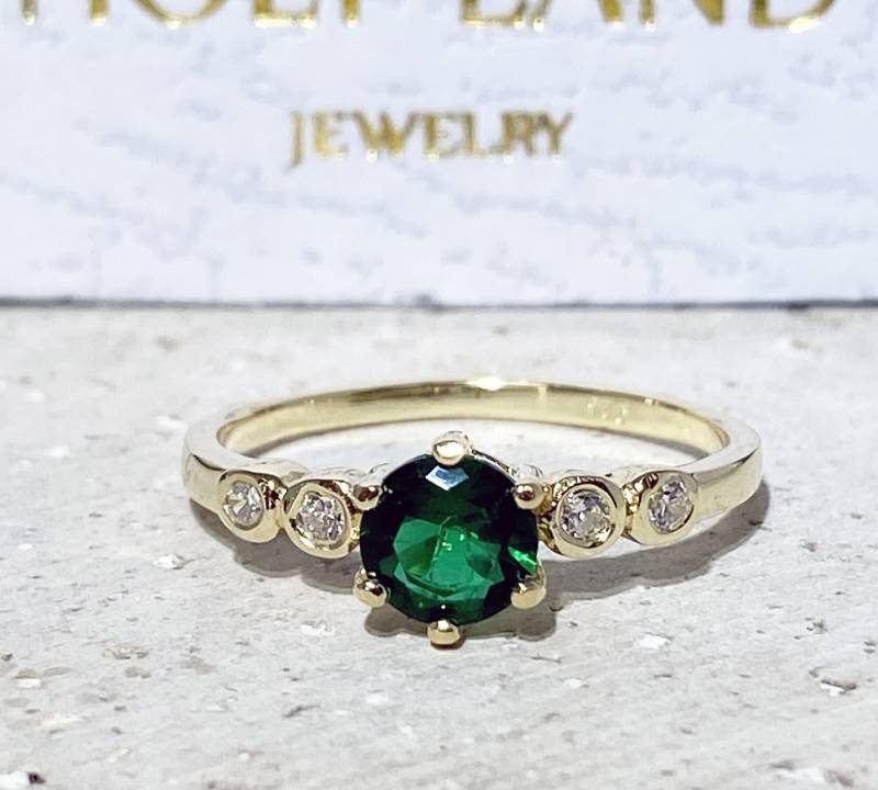 Smaragd Ring - Mai Geburtsstein Winziger Stapelring Goldring Zierliche Ringe Grüner Schlichter Schmuck von HolyLandJewelry