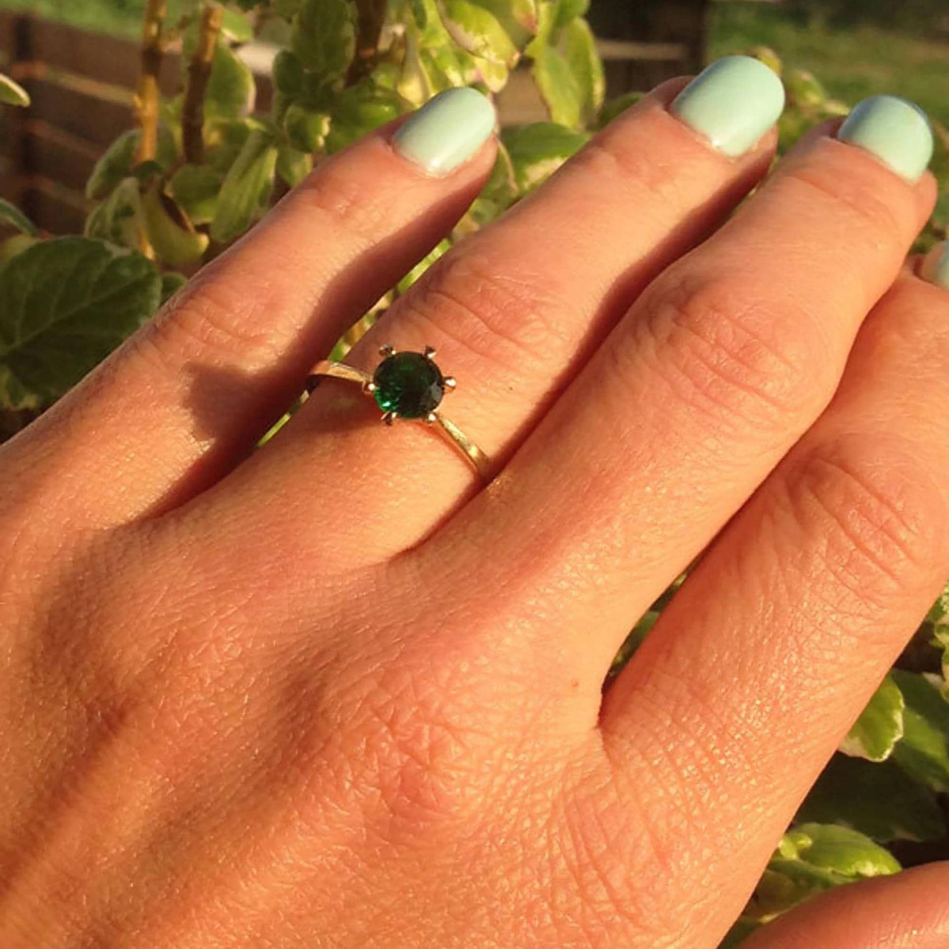 Smaragd Ring - Schlichter Mai Geburtsstein Edelstein Stapelring Goldring Solitär Grüner Prong Smaragd Ring - Schlichter Mai Geburtsstein Edelstein Stapelring Goldring Solitär Grüner Prong von HolyLandJewelry