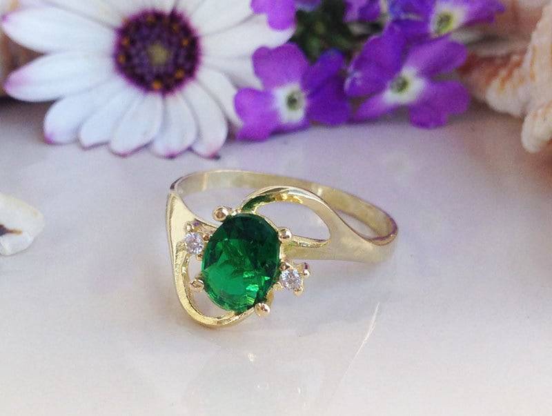 Smaragd Ring - Stapelring Mai Birthstone Schmuck Goldring Grüner Zierlicher Kleiner Prong von HolyLandJewelry