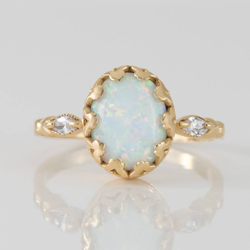 Weißer Opal Ring - Statement Zierlicher Oval Zarter Gold Edelstein Schmuck von HolyLandJewelry