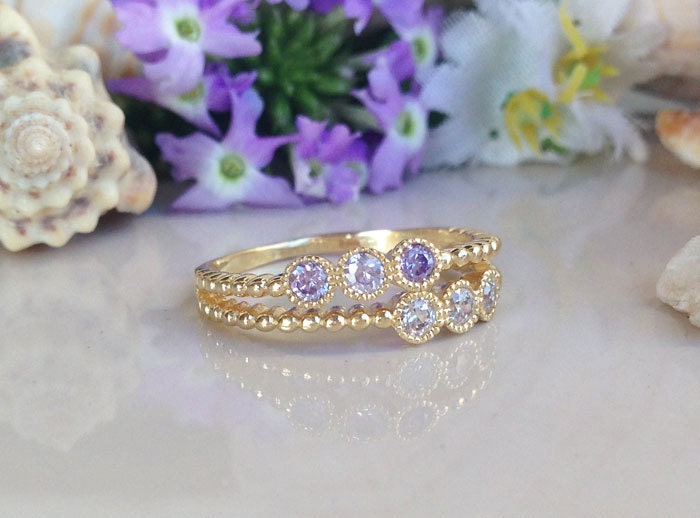 Zwei Geburtssteine Ring - Alexandrit Klarer Quarz Edelstein Zarter Brautgeschenk Stapel Winziger Schlichter Schmuck von HolyLandJewelry