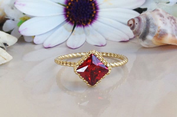 stapelring - Goldring Granat Ring Januar Geburtsstein Edelstein Twist Roter Kronen stapelring - Goldring Granat Ring Januar Geburtsstein Edelstein Twist Roter Kronen von HolyLandJewelry