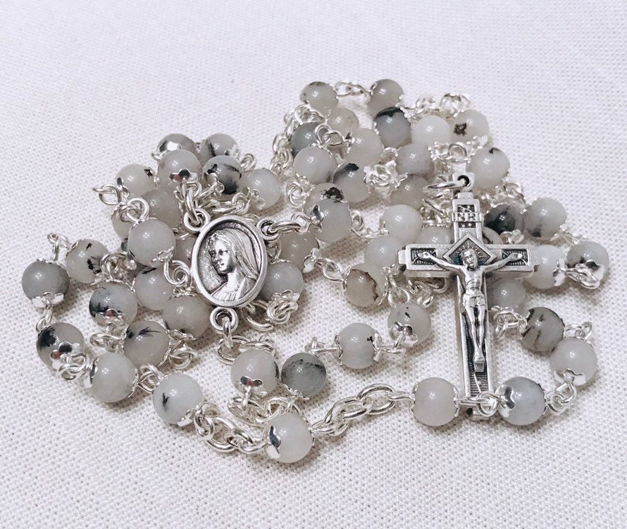 Rutilquarz Rosenkranz - Handgefertigter Mit Quarzstein Und Silberkruzifix Rutilquarz Rosenkranz - Handgefertigter Mit Quarzstein Und Silberkruzifix von HolyTraditions