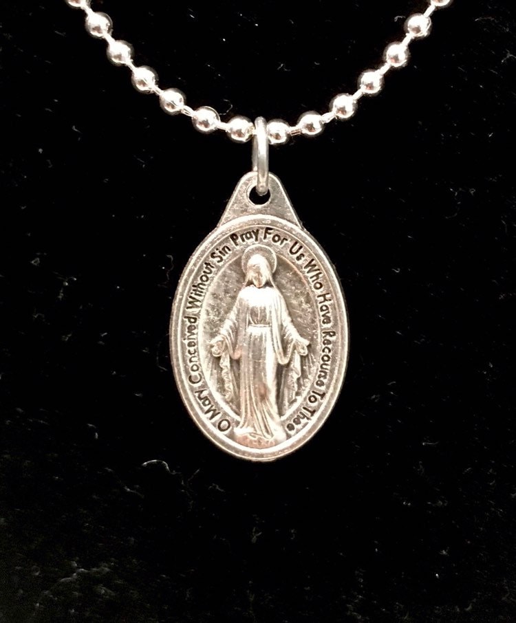 Wunderbare Medaille Halskette - Silberkette Mit Jungfrau Maria Anhänger von HolyTraditions