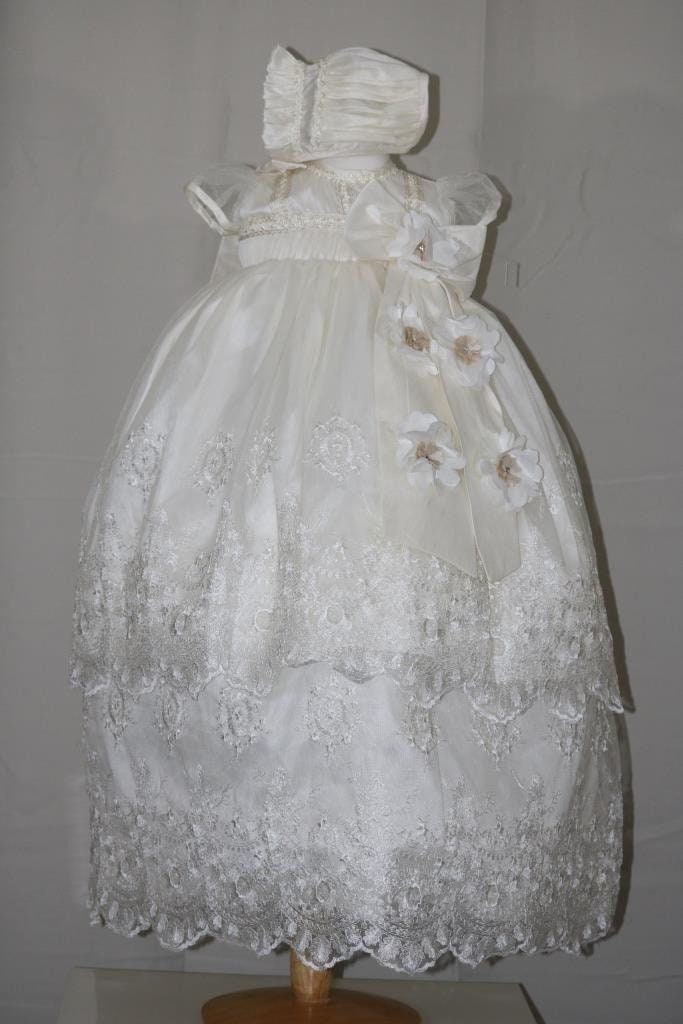 Mädchen Segen Kleid, Taufe Kleider, Kleid Für Mädchen, Wunderschöne Babykleid, Elfenbein Baby-Spitzenkleid von HolyandCuteBoutique