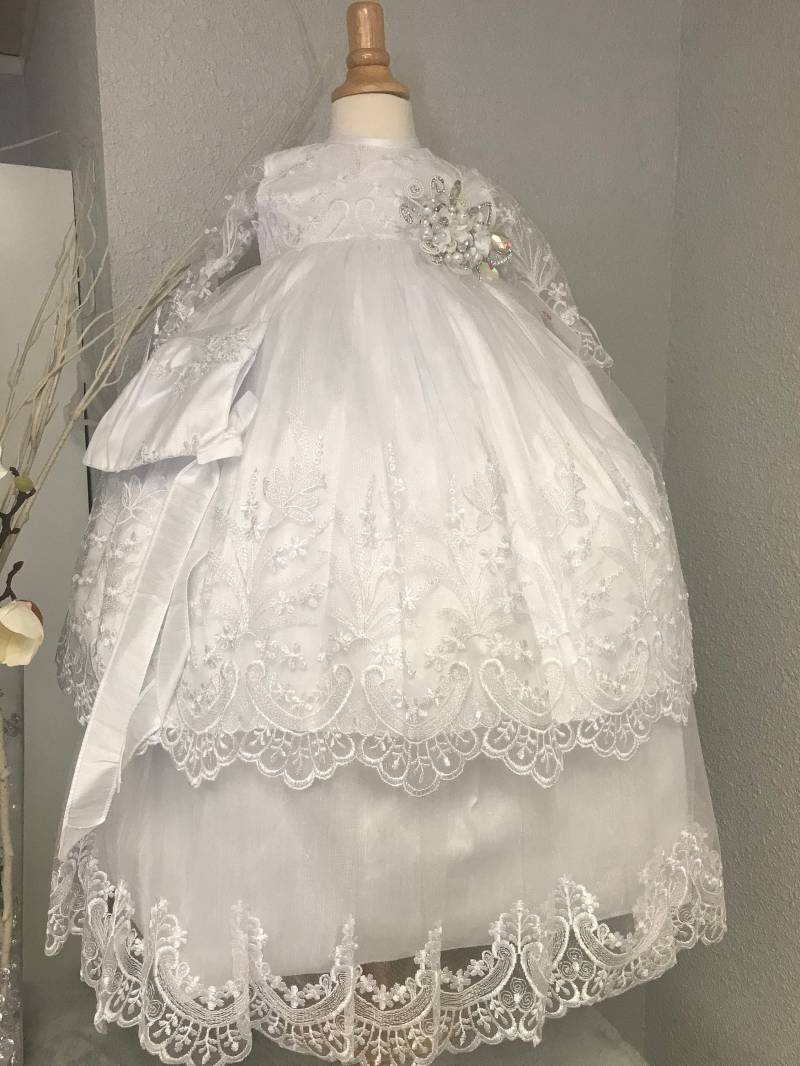 Weiße Spitze Taufe Kleid, Mädchen Kleid Set, Atemberaubende Feine Und Schöne von HolyandCuteBoutique