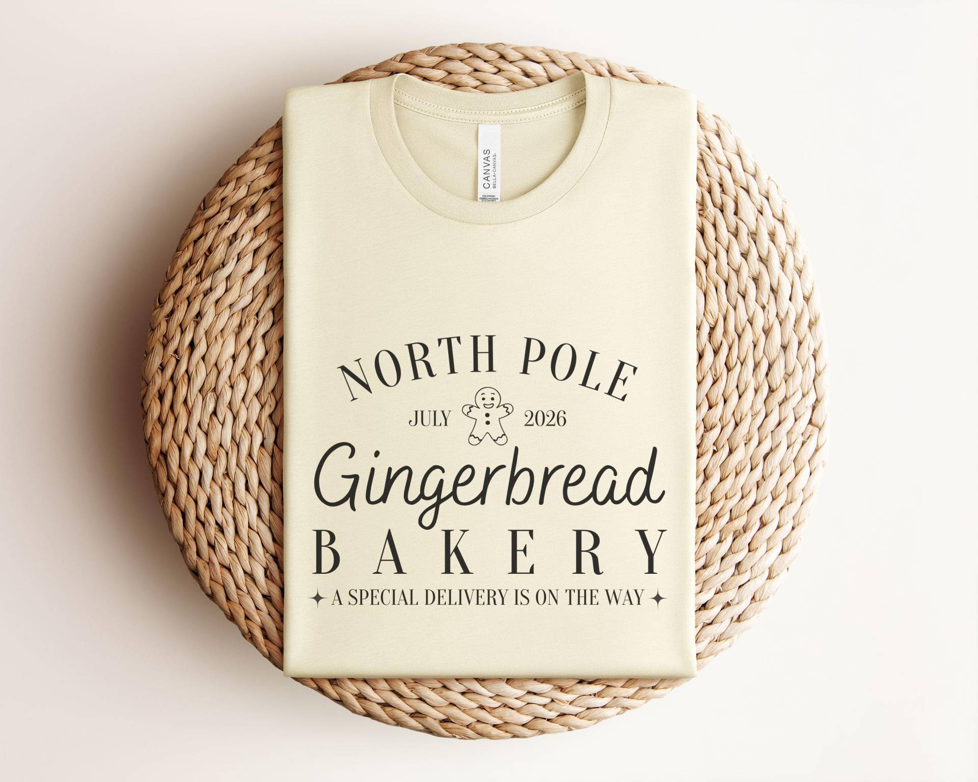 Schwangerschafts-Shirt Weihnachten | Gingerbread Bakery Baby Verkündung Mit Et Personalisierbar Schwangerschaftsverkündung von HolzScherePapier