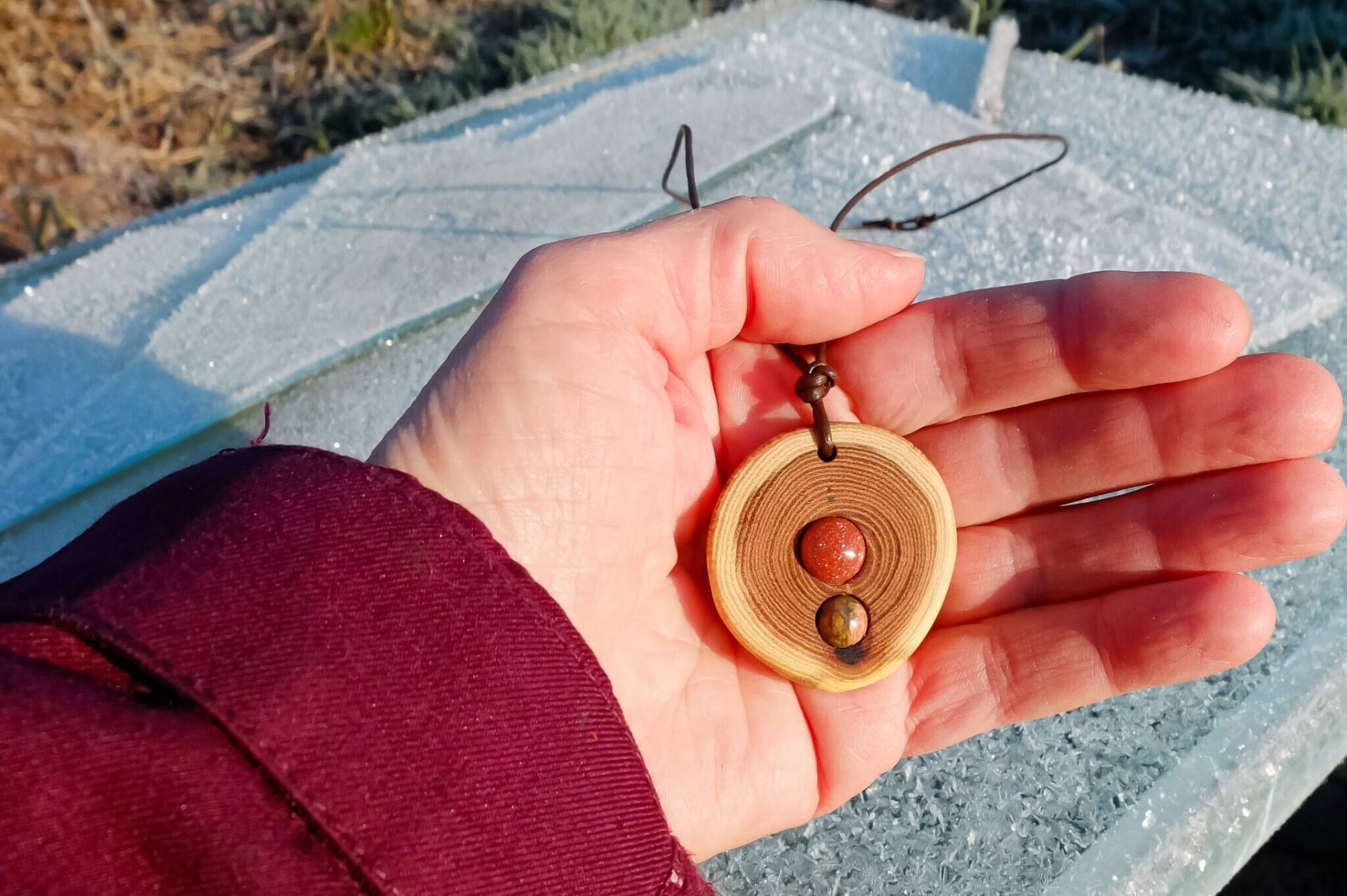 Kette Holz Anhänger, Robinie, Lederband Längenverstellbar, Goldfluss Unakit von HolzartikelVonJana