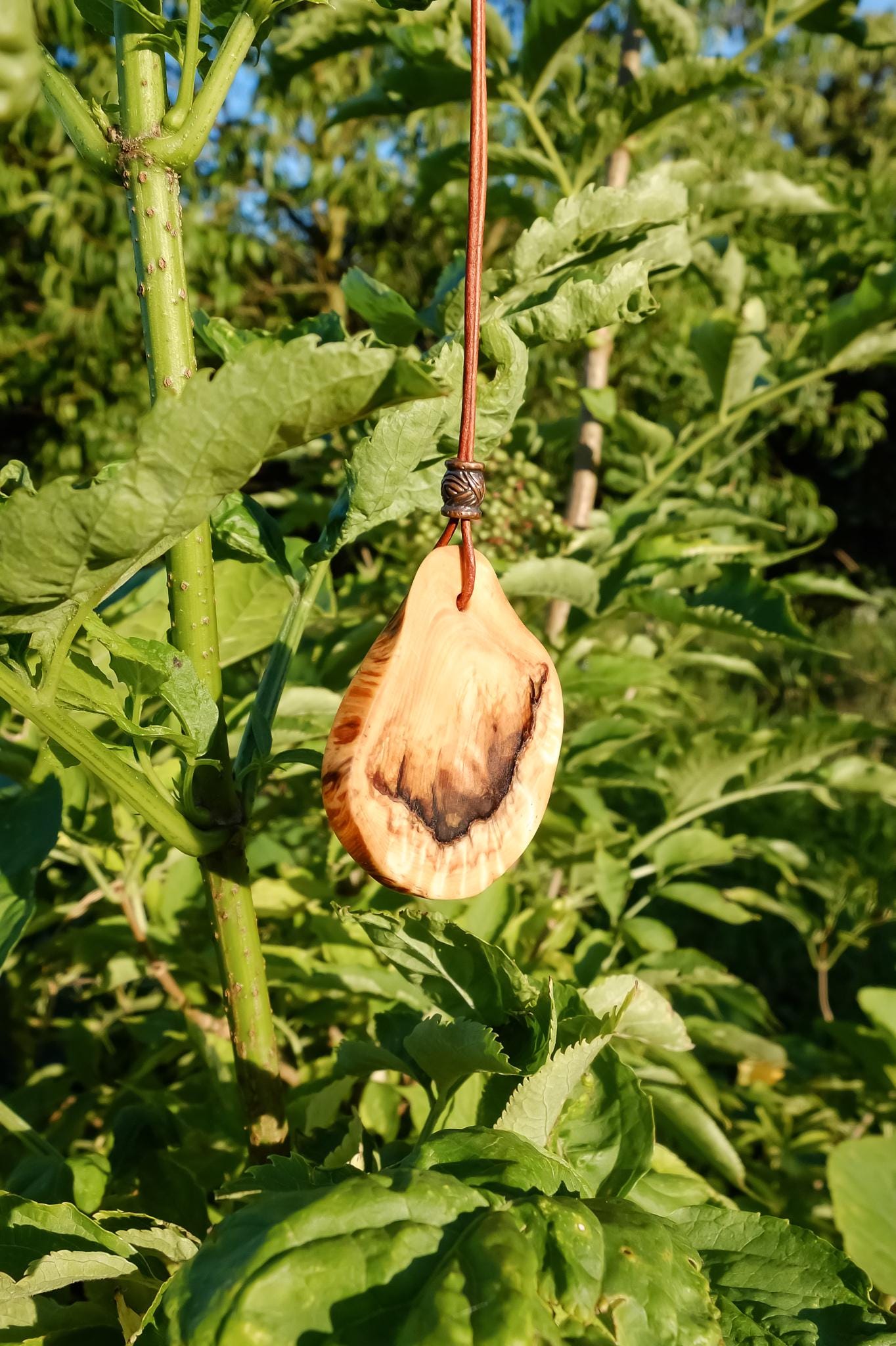 Kette Holz Fichte Anhänger, Kupferrohrperle, Lederband Längenverstellbar, Holzanhänger von HolzartikelVonJana