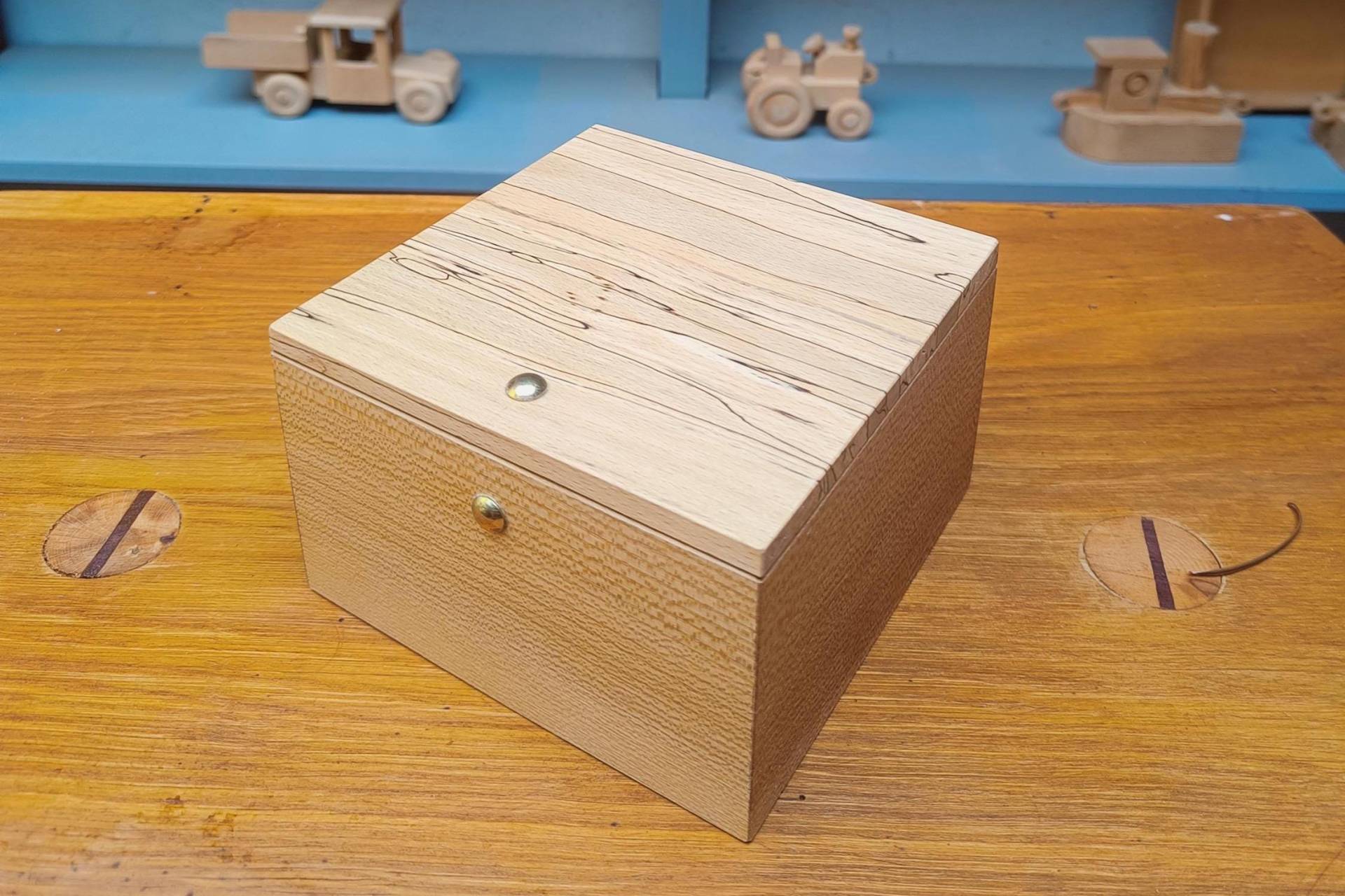 Holz-Kästchen Mit Deckel, Erinnerungsbox Aus Rüster Und Buche, Handgemachtes Einzelstück, Schatulle, Sammelbox, Natur, Minimalistisch Holz-Kästchen Mit Deckel, Erinnerungsbox Aus Rüster Und Buche, Handgemachtes Einzelstück, Schatulle, Sammelbox, Natur, Minimalistisch von HolzkisteBannemin