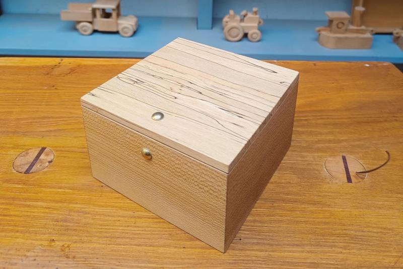 Holz-Kästchen Mit Deckel, Erinnerungsbox Aus Rüster Und Buche, Handgemachtes Einzelstück, Schatulle, Sammelbox, Natur, Minimalistisch Holz-Kästchen Mit Deckel, Erinnerungsbox Aus Rüster Und Buche, Handgemachtes Einzelstück, Schatulle, Sammelbox, Natur, Minimalistisch von HolzkisteBannemin