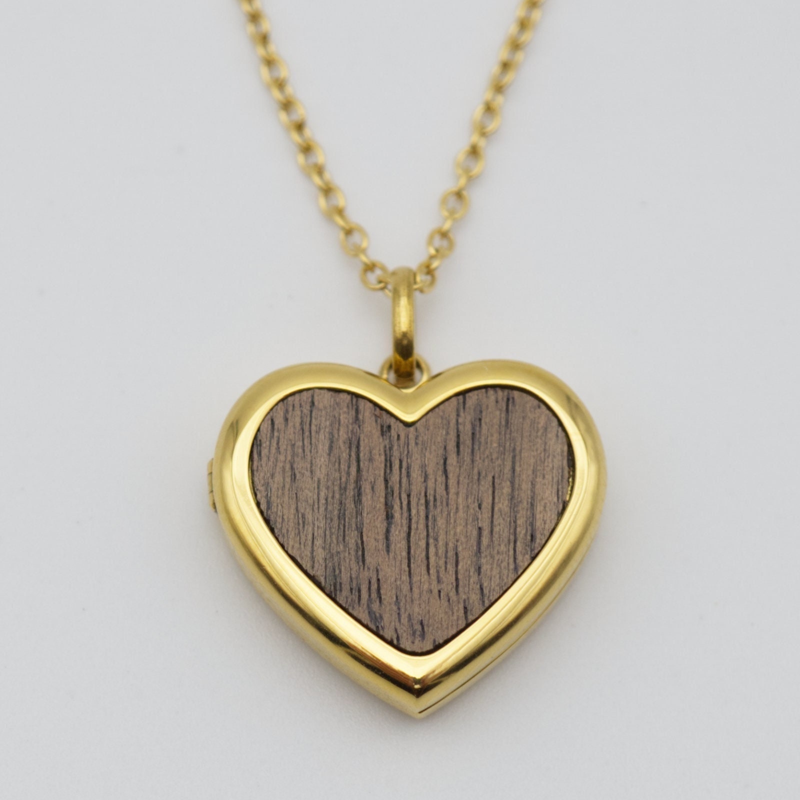 Holz-Medaillon Herz Mit Gravur Und Foto Zum Öffnen. Halskette 45+5 cm, Gold Walnuss Holz-Medaillon Herz Mit Gravur Und Foto Zum Öffnen. Halskette 45+5 cm, Gold Walnuss von Holzklopfen