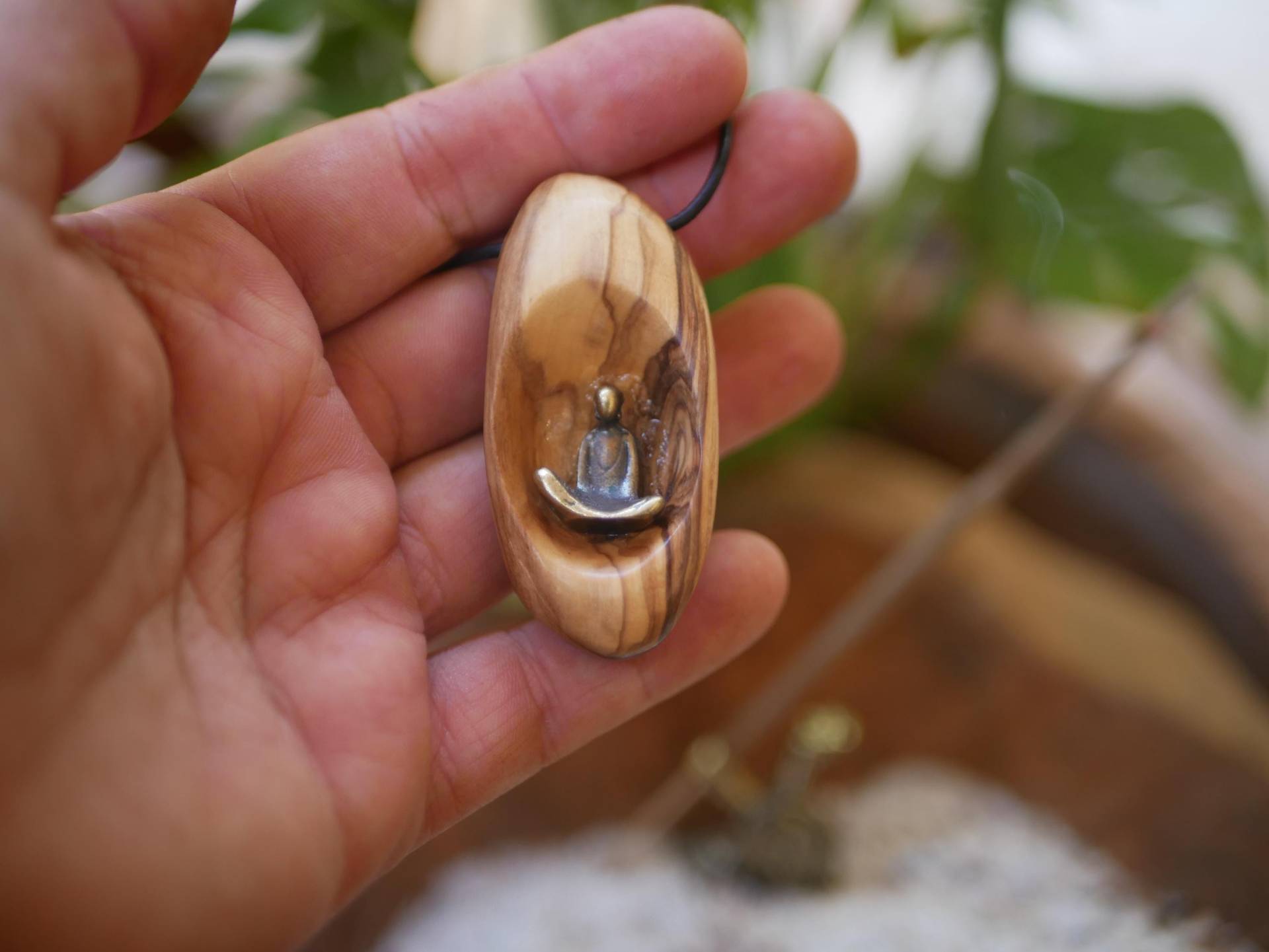 Buddha Figur Kette Olivenholz Mediation Yoga Buddha Figur Kette Olivenholz Mediation Yoga von Holzschmiedin