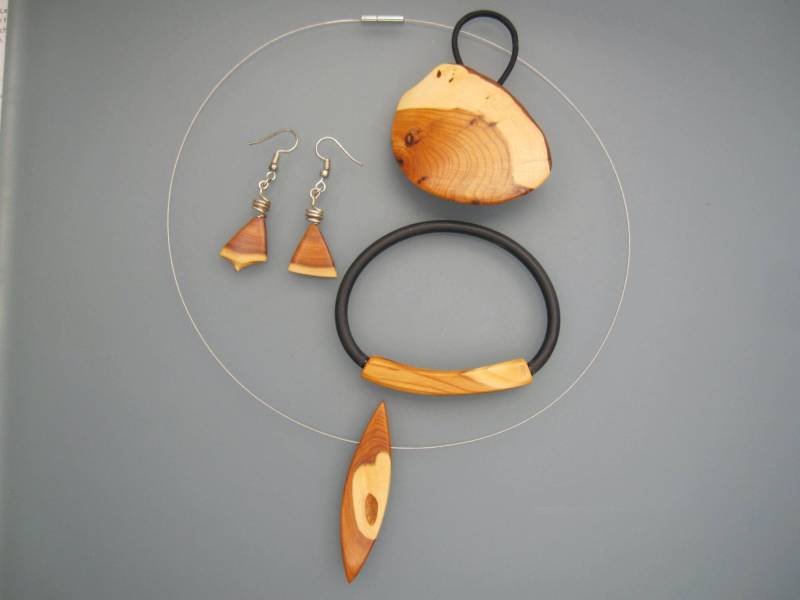 Holzschmuckset Eibe Art.nr.2103 von Holzschmuckunikate