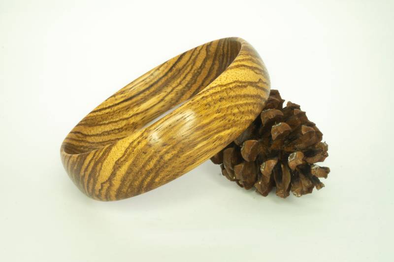 Armreif Aus Zebrano-Holz Armreif Aus Zebrano-Holz von Holzsucher