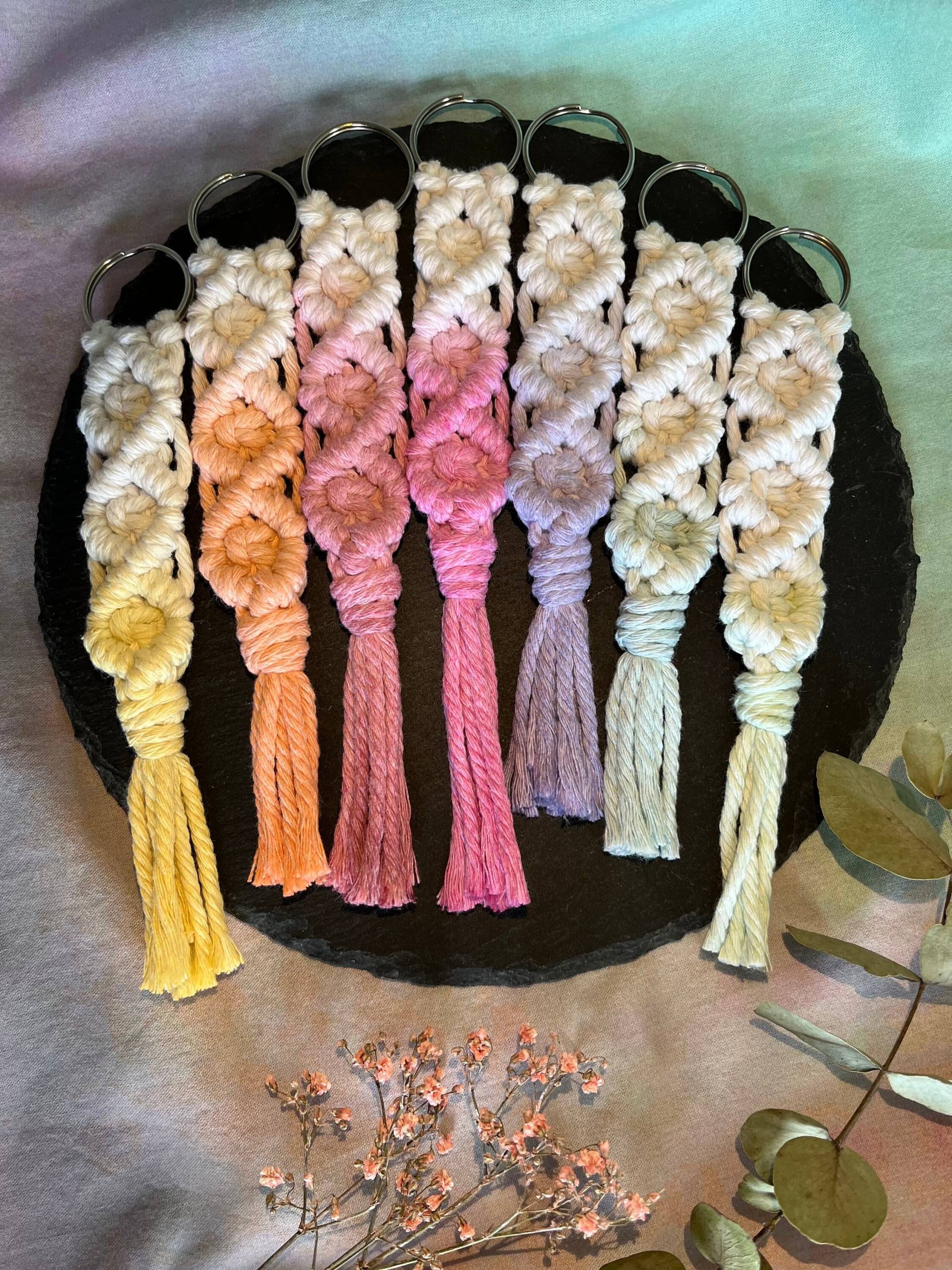 Schlüsselanhänger Mit Farbverlauf Schlüsselanhänger Mit Farbverlauf von HolzundKnotenSvenja