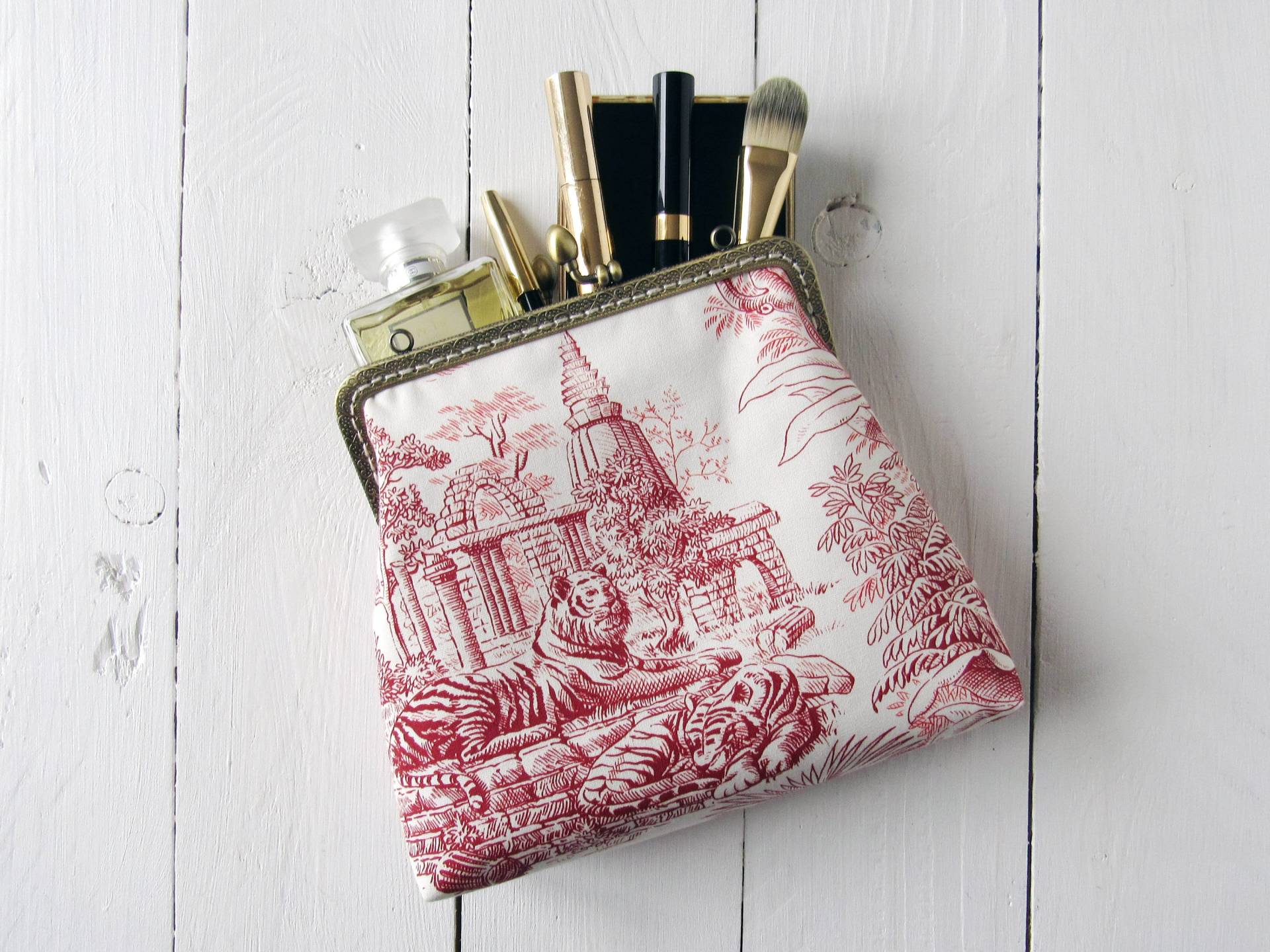 Clipbügeltasche Handtasche Aus Toile De Jouy, Blau Oder Rot, Reine Baumwolle Gefüttert, Tasche 19x16 cm von HolzundLeinen