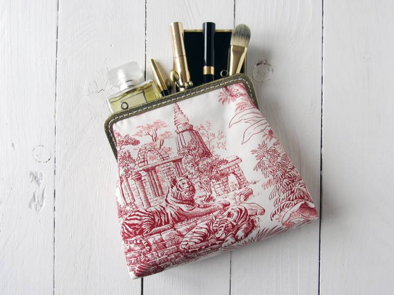 Clipbügeltasche Handtasche Aus Toile De Jouy, Blau Oder Rot, Reine Baumwolle Gefüttert, Tasche 19x16 cm von HolzundLeinen