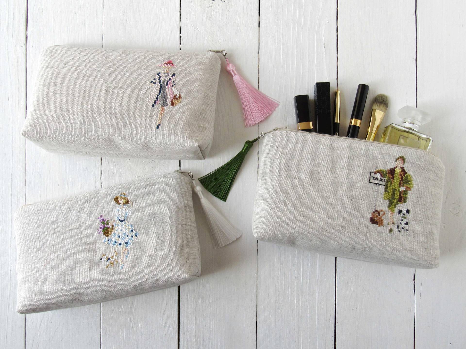 Kosmetiktasche Leinen Hellgrau Vintage Mode Handgestickt 50Er Jahre Reines Makeup Tasche Gefüttert Mit Vichykaro von HolzundLeinen