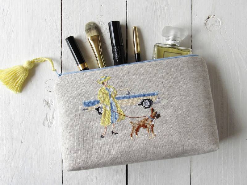 Kosmetiktasche Leinen Hellgrau Vintage Mode Handgestickt 50Er Jahre Reines Makeup Tasche Gefüttert Mit Vichykaro Kosmetiktasche Leinen Hellgrau Vintage Mode Handgestickt 50Er Jahre Reines Makeup Tasche Gefüttert Mit Vichykaro von HolzundLeinen