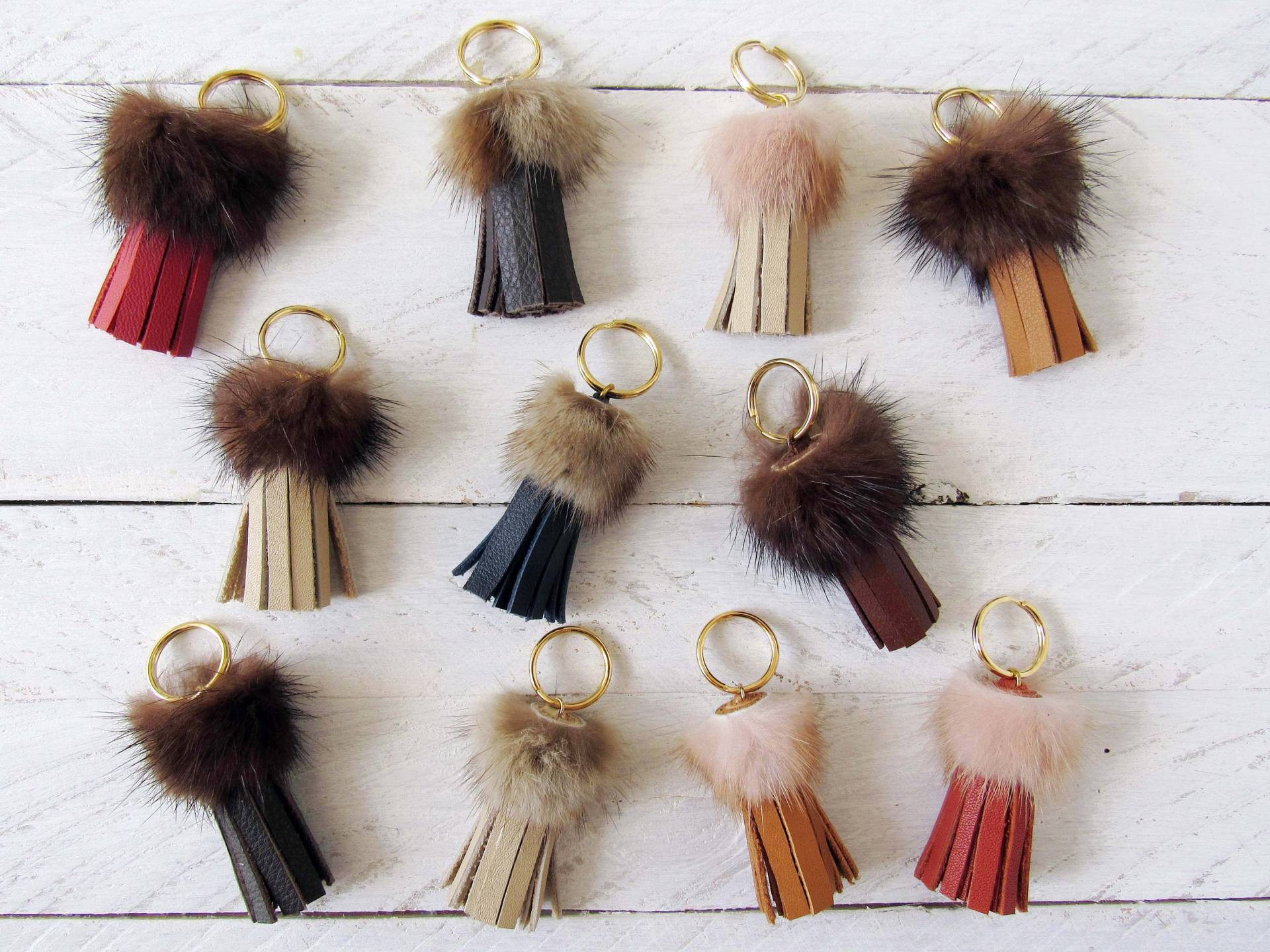 Mini Lederquasten Bunt Für Taschen Schlüsselanhänger Verschiedene Farben Echtleder Und Echtfell Mit Schlüsselring von HolzundLeinen