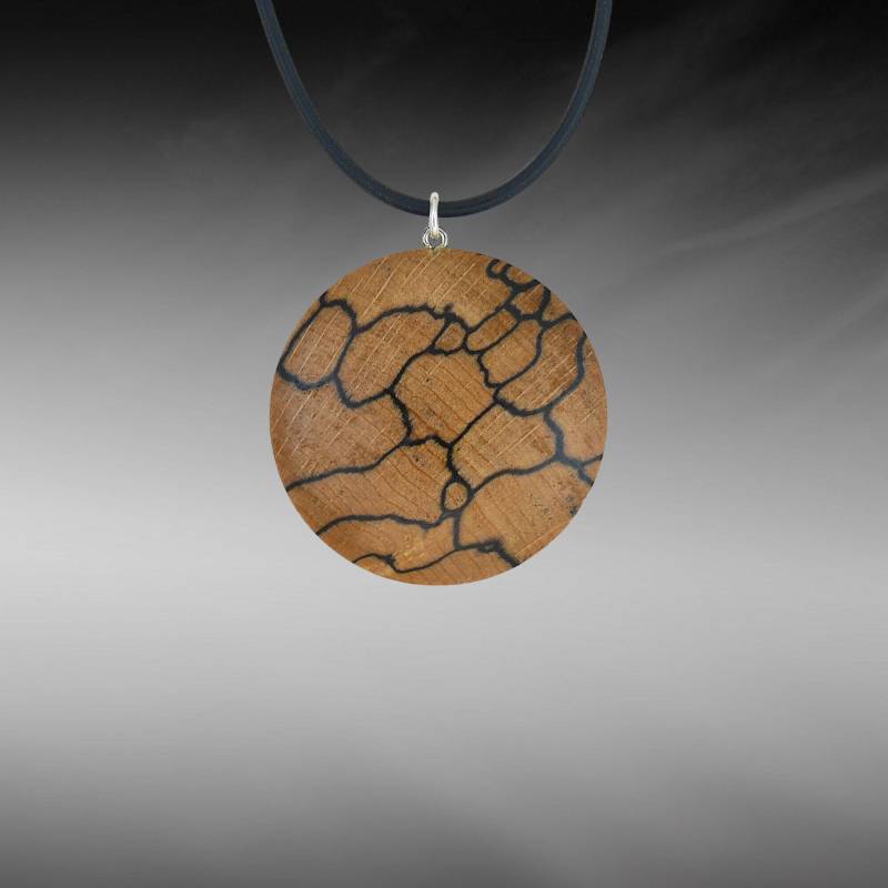Schmuckanhänger Aus Gestocktem Buchenholz, Runde Form, Mit Kautschukband Und Einem Verschluss 925 Silber, Halsschmuck Holz Schmuckanhänger Aus Gestocktem Buchenholz, Runde Form, Mit Kautschukband Und Einem Verschluss 925 Silber, Halsschmuck Holz von Holzwirkstatt