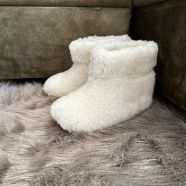 Home & Joy Hüttenschuhe hohe Hausschuhe Schaf-wolle warm Herbst Winter unisex von Home & Joy