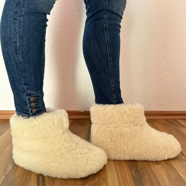 Home & Joy Hüttenschuhe hohe Hausschuhe Schaf-wolle warm Herbst Winter unisex von Home & Joy