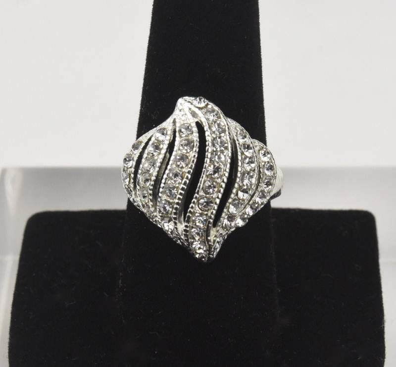 Art Deco Stil Silber Und Kristall Ring - Größe 8, 75 von HomeAgainVintageCo