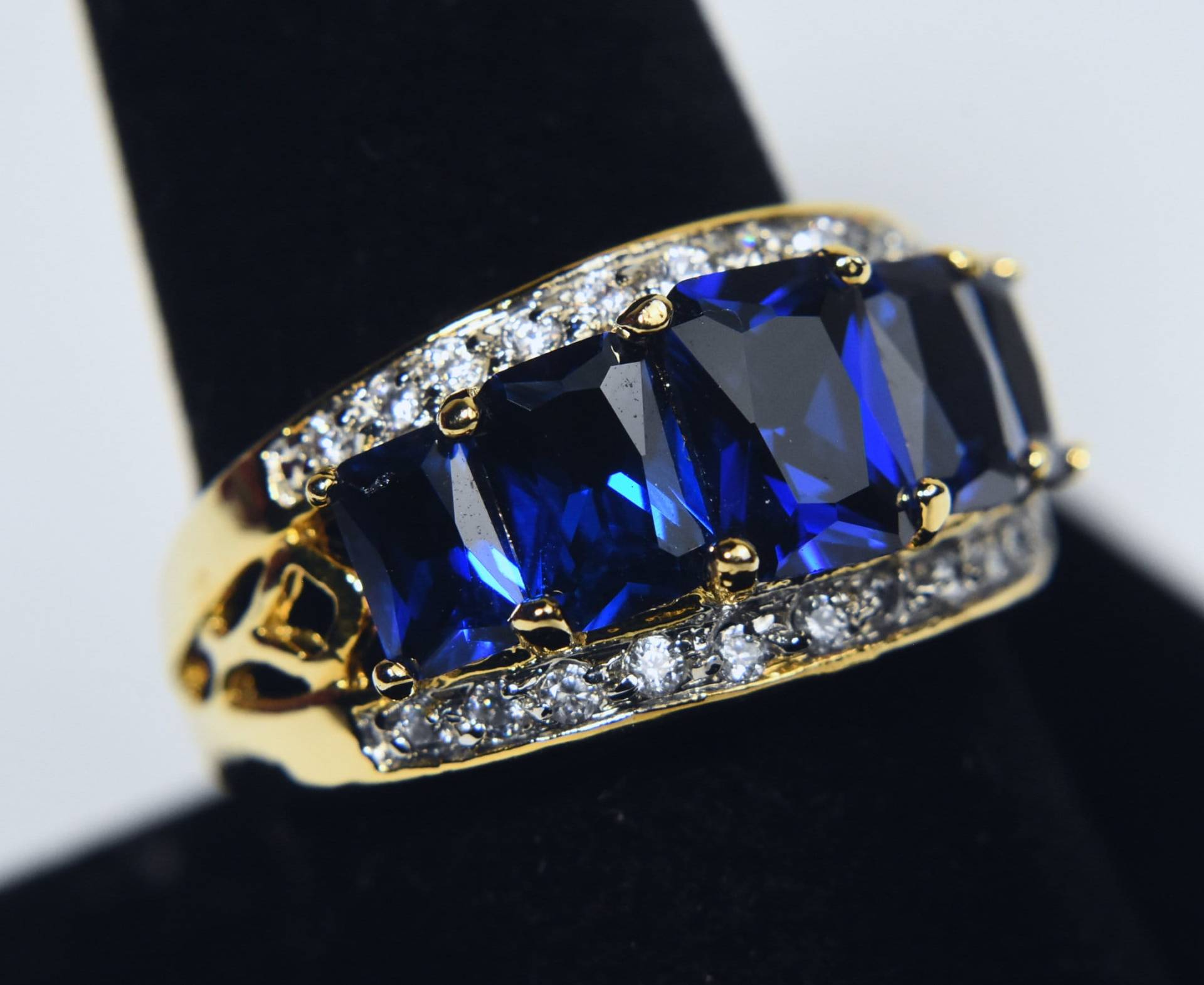 Gold Ton Imitation Blauer Saphir Ring - Größe 9 von HomeAgainVintageCo