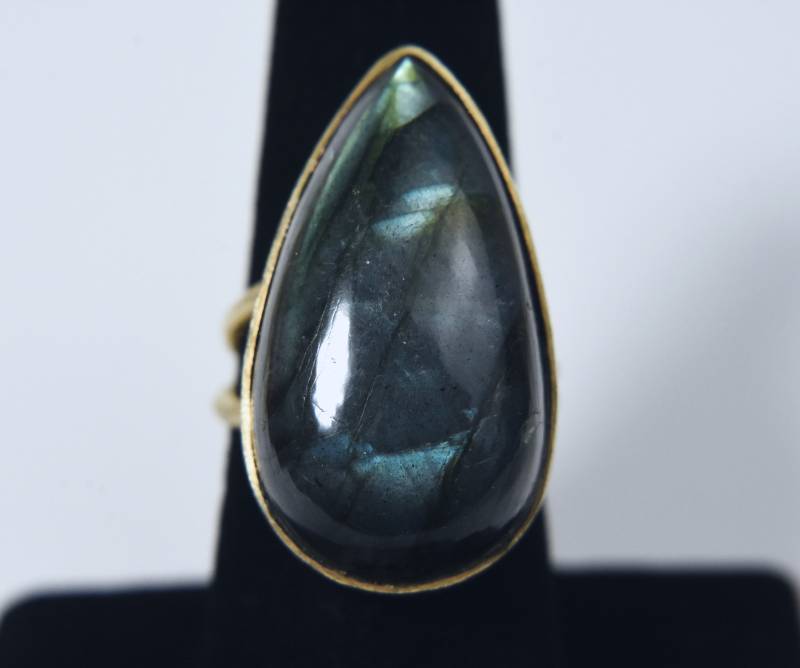 Gold Ton Pear Cut Labradorit Erweiterbar Ring - Größe 6, 5+ von HomeAgainVintageCo