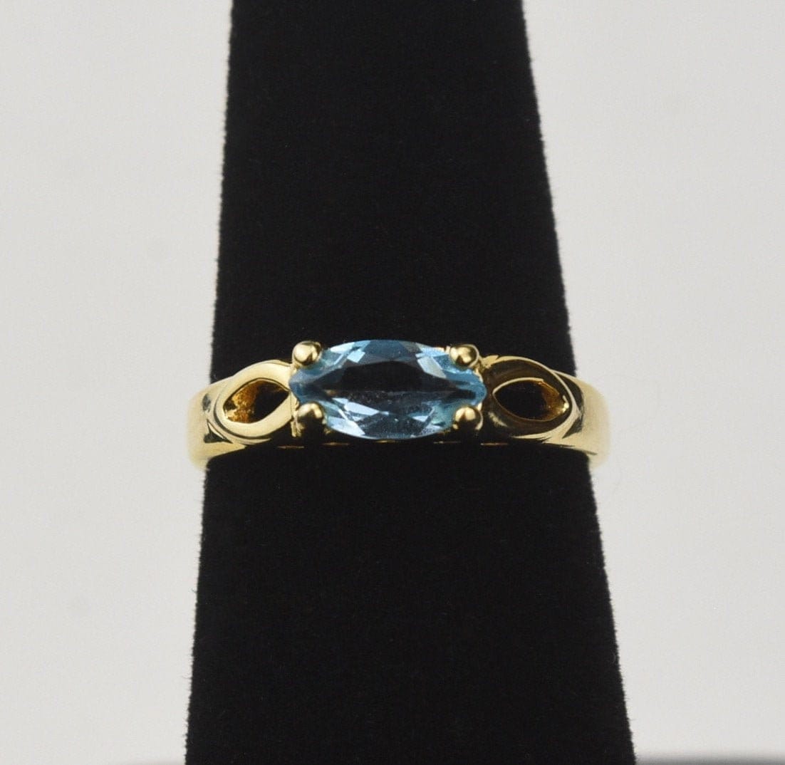 Goldfarbener Ring Aus Sterlingsilber Mit Hellblauem Stein Im Marquiseschliff - Größe 5 von HomeAgainVintageCo