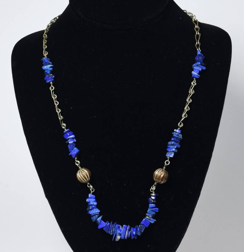Lapis Lazuli Chip Perlenkette Halskette Mit Geriffelte Kupferperlen von HomeAgainVintageCo