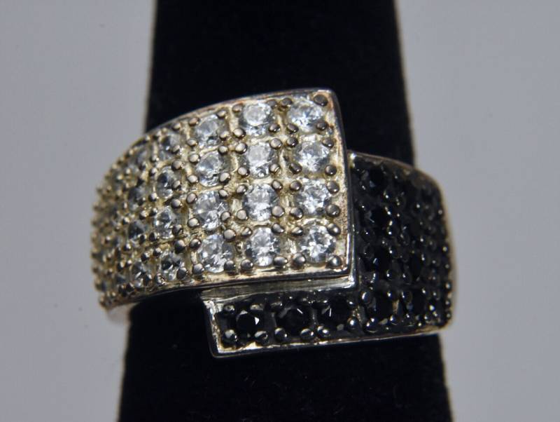 Ross-Simons - Sterling Silber Weiß Und Schwarz Kristall Pave Set Ring Größe 6 von HomeAgainVintageCo