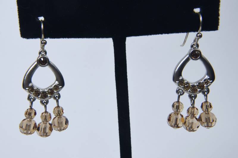Swarovski - Silberfarbene Kristallperlen-Ohrringe von HomeAgainVintageCo