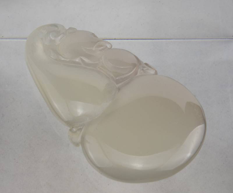 Wunderschön Geschnitzte Und Polierte Jade Anhänger von HomeAgainVintageCo
